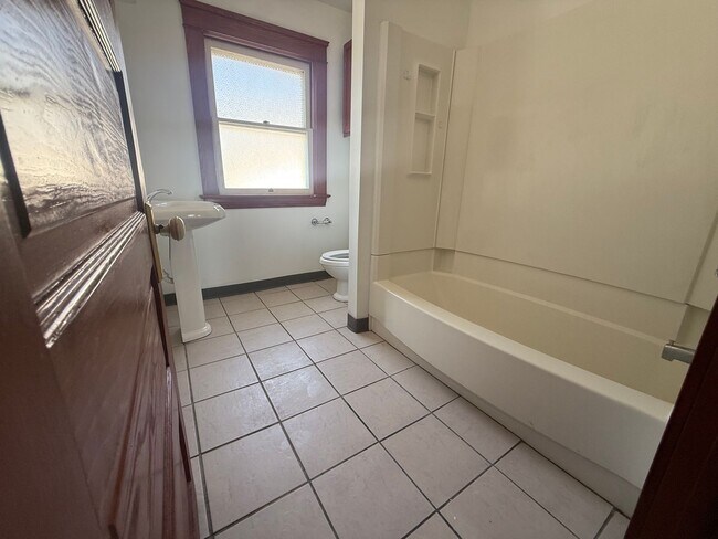 Building Photo - 4438 Pearl Rd