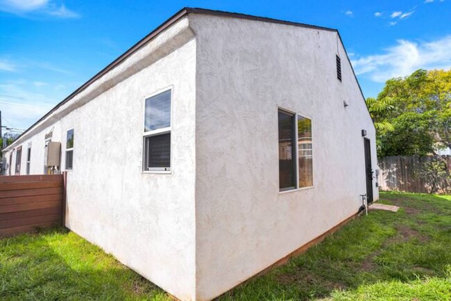 Unwind in the peaceful neighborhood, whether it's a quiet moments alone or w/ loved ones - 1738 Dahlia Ave