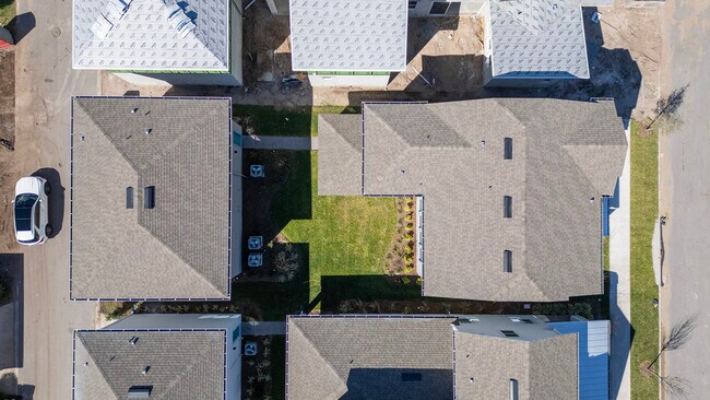 Building Photo - 13254 McMillan Dr