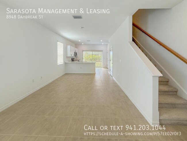 Building Photo - 8948 Daybreak St