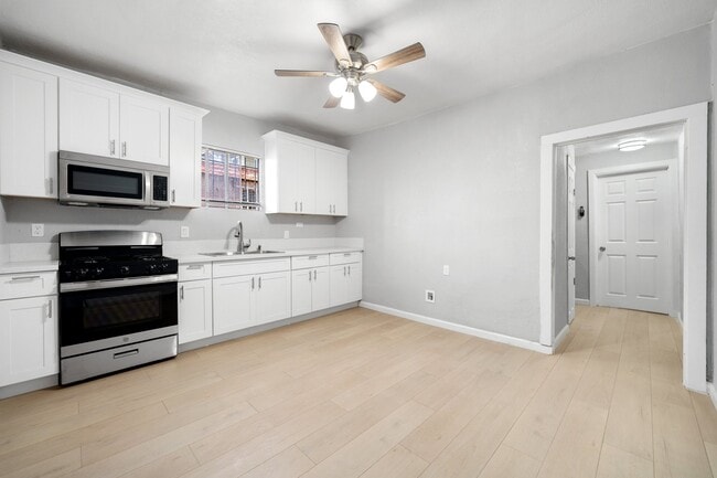 Building Photo - 2034 Eastlake Ave