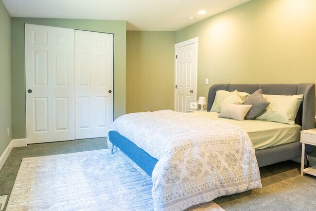 Building Photo - 5627 Illahee Road NE