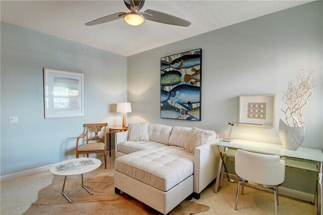 Building Photo - 2640 Lake Shore Dr