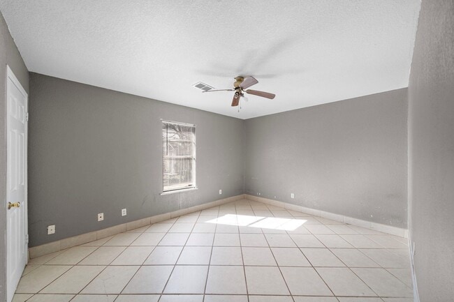 Building Photo - 128 Kress St