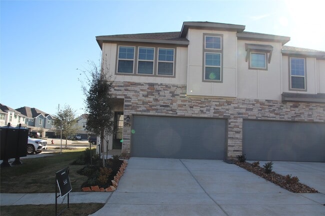 Building Photo - 4146 Champlain Wy