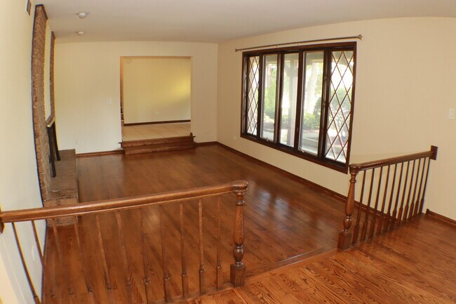 Building Photo - 44 Kingston Dr