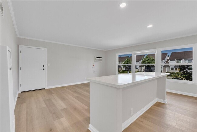 Building Photo - 4943 Coldwater Canyon Ave