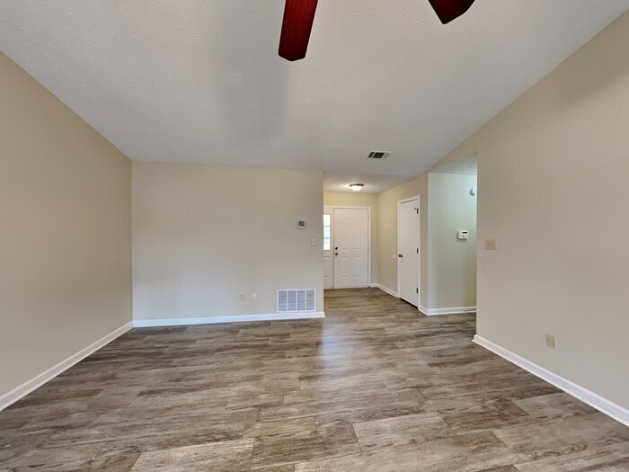 Building Photo - 411 Fieldgreen Dr