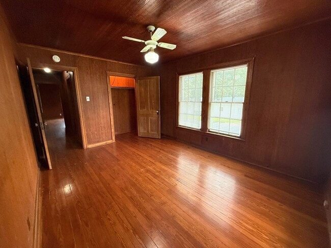 Building Photo - 1315 1/2 8th Street