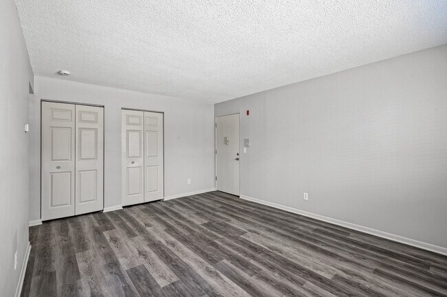 Building Photo - Rosco Apts-2720
