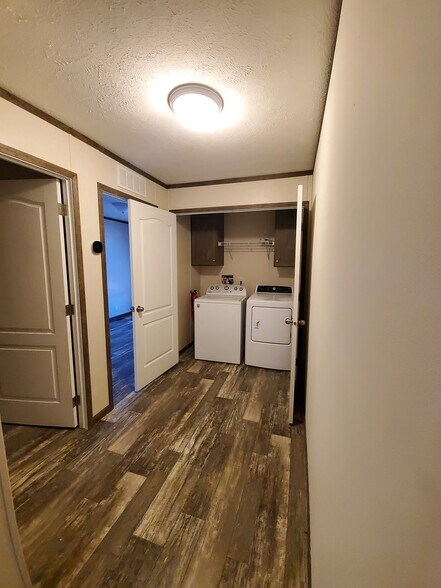 Building Photo - 6610 Lear Nagle Rd