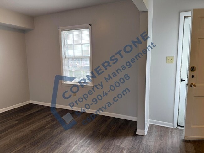 Building Photo - 6500 Carefree Ln