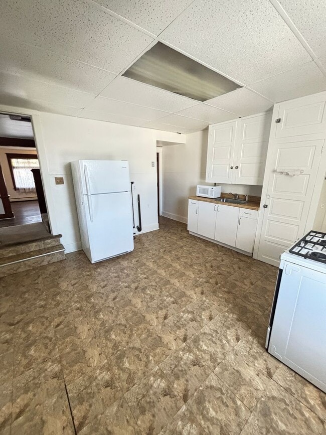 Building Photo - Charming Craftsman-Style Split Home – 3 Bedrooms, 1 Bath