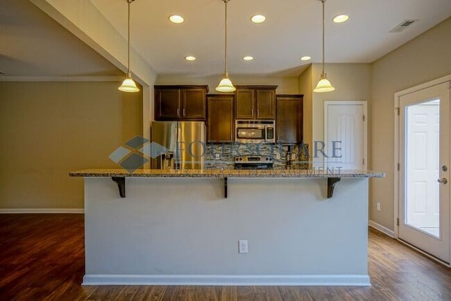 Building Photo - Spacious 3-Bed, 2.5-Bath Townhome with Washer/ Dryer Included – Located in Carlton Park Community