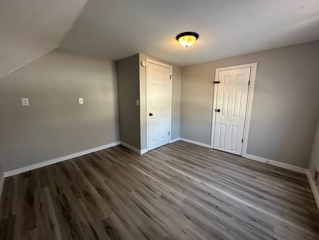 Building Photo - 911 S Laurel St