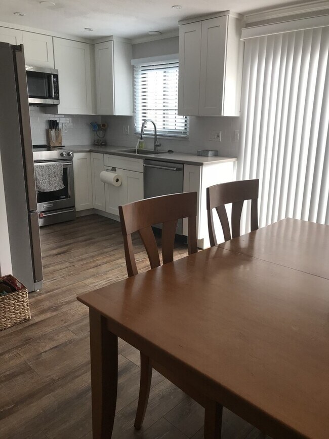 Building Photo - Stunning 2 Bd 2 Bath Townhouse in Wakefield w 2 parking spaces