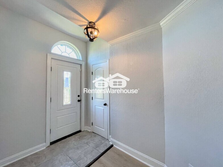 Building Photo - 2423 E Virginia Beach Blvd