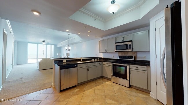 Building Photo - 1200 Beach Dr