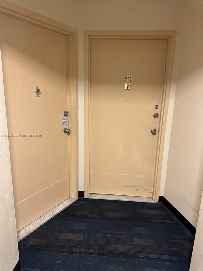 Building Photo - 1301 NE Miami Gardens Dr