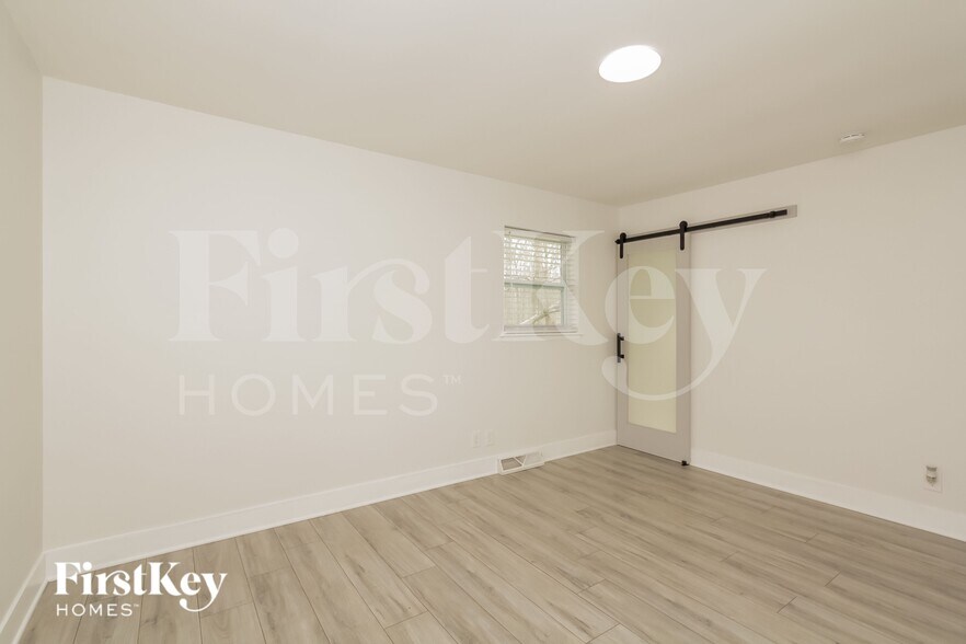 Building Photo - 2408 Gemway Dr