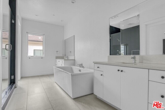 Building Photo - 12509 Saddle Ct