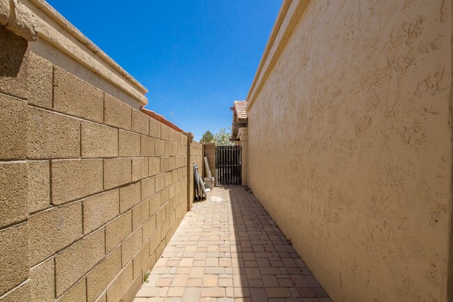 Building Photo - Beautifully upgraded 2 Bedroom/2 Bath Home...