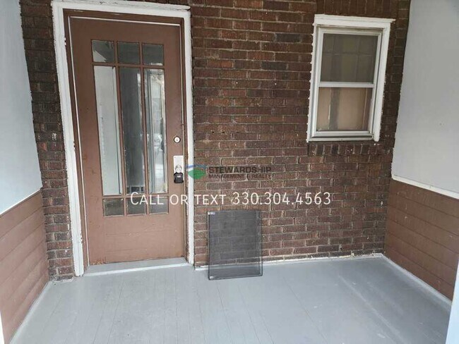 Building Photo - 1603 Hampton Rd