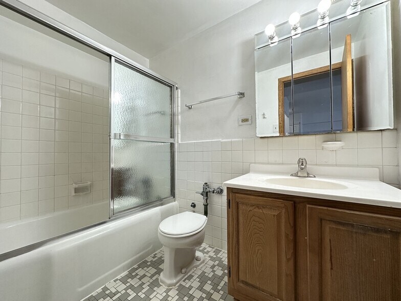 Building Photo - 4180 N Marine Dr