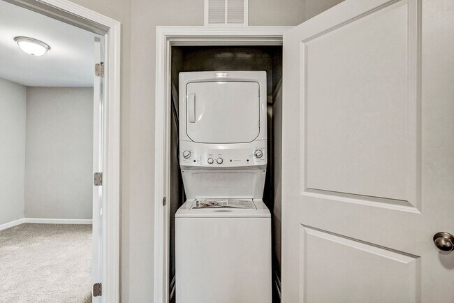 Building Photo - MOVE IN READY! BRAND NEW 4 bedroom 2.5 bat...