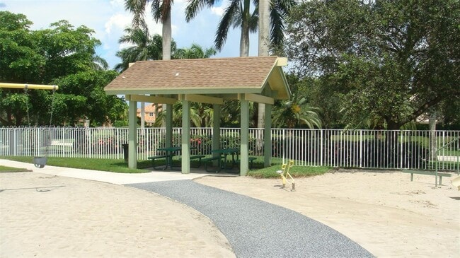 Building Photo - 4152 Pine Ridge Ln