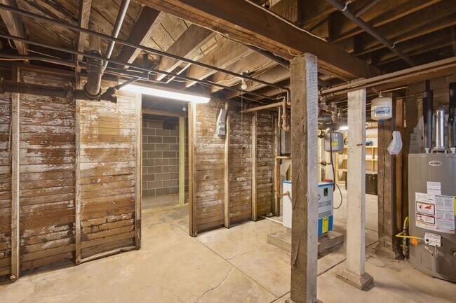 Building Photo - 303 Westwood Ave