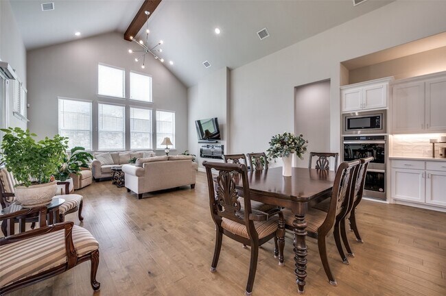 Building Photo - 9767 Maple Hill Ln