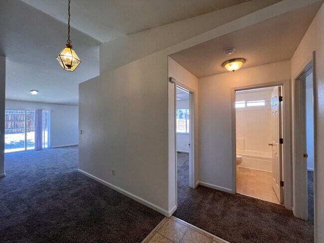 Building Photo - 3 bedroom Fernley home in Donner Trails, F...