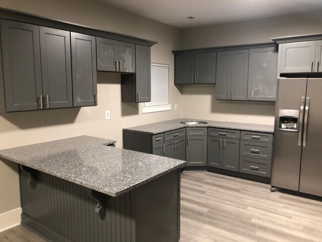 Building Photo - 1438 Indianola St