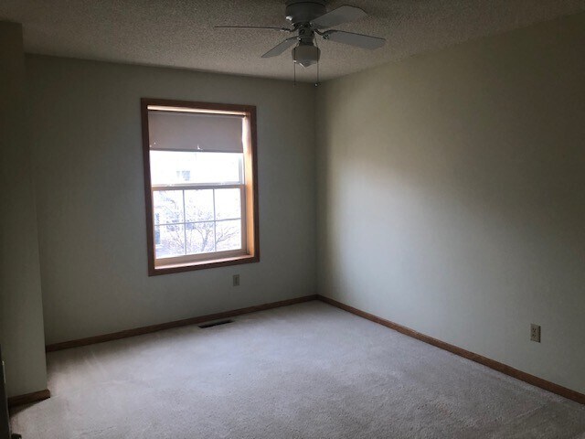 Building Photo - 1939 Bluestem Ln