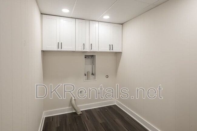 Building Photo - 237 Park Ave