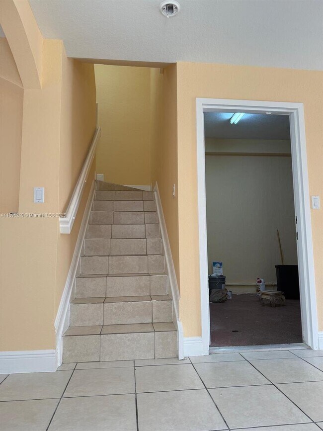 Building Photo - 8899 SW 220th Ln