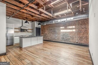 Building Photo - 13 Greenville St S