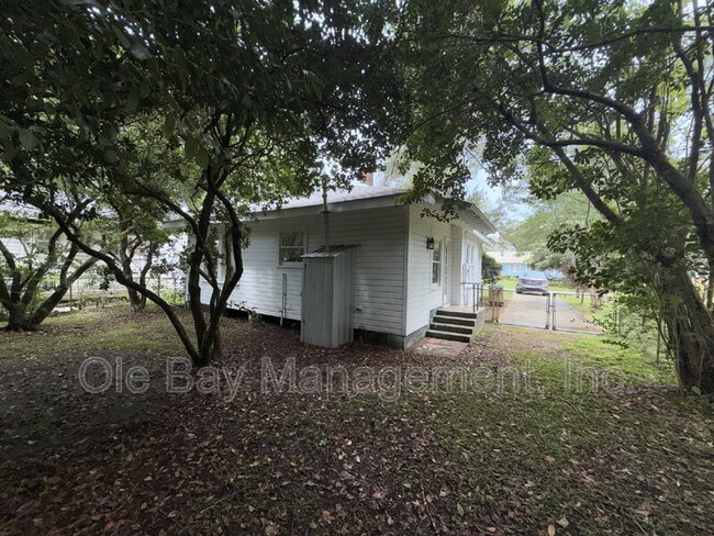 Building Photo - 731 Jemison St