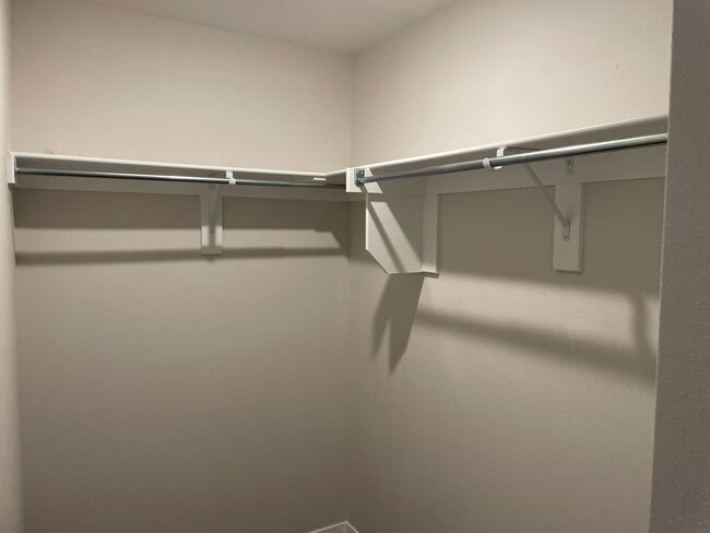 Building Photo - Now Available! Don’t Miss This 3 Bedroom, 2 Bath Home in Somerset