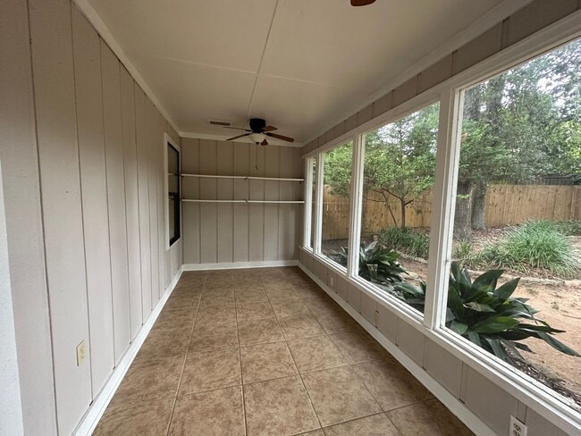 Building Photo - Beautifully maintained 2/1 in Brewster Est...