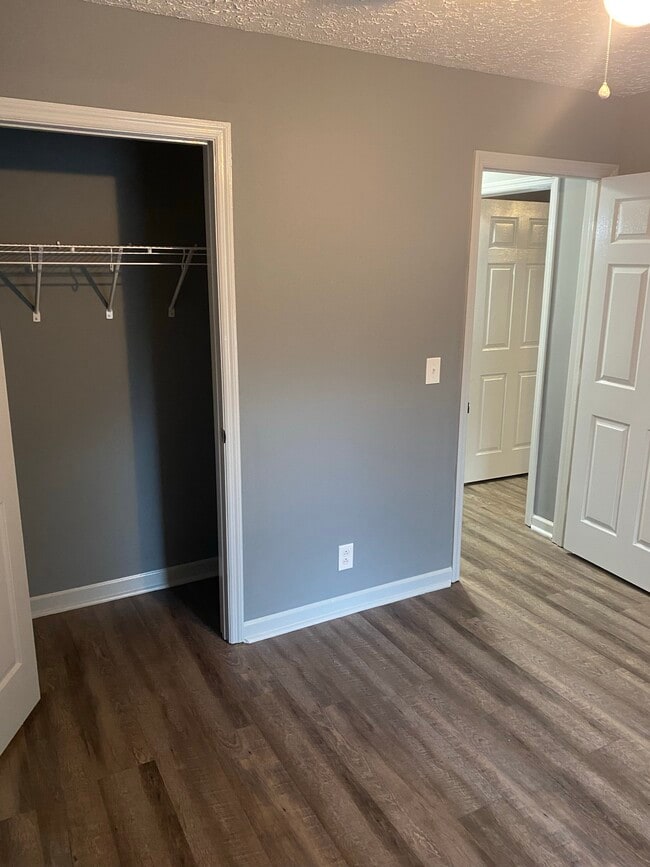 Building Photo - 401A Sarver Ave