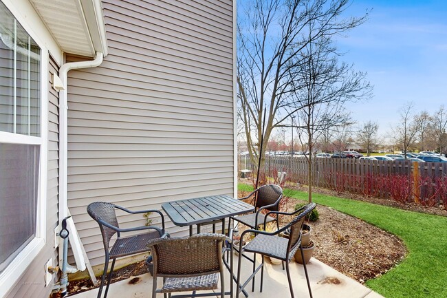 Building Photo - 527 Watercress Dr