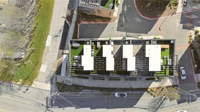 Building Photo - 1207 Chelsea Cir NW