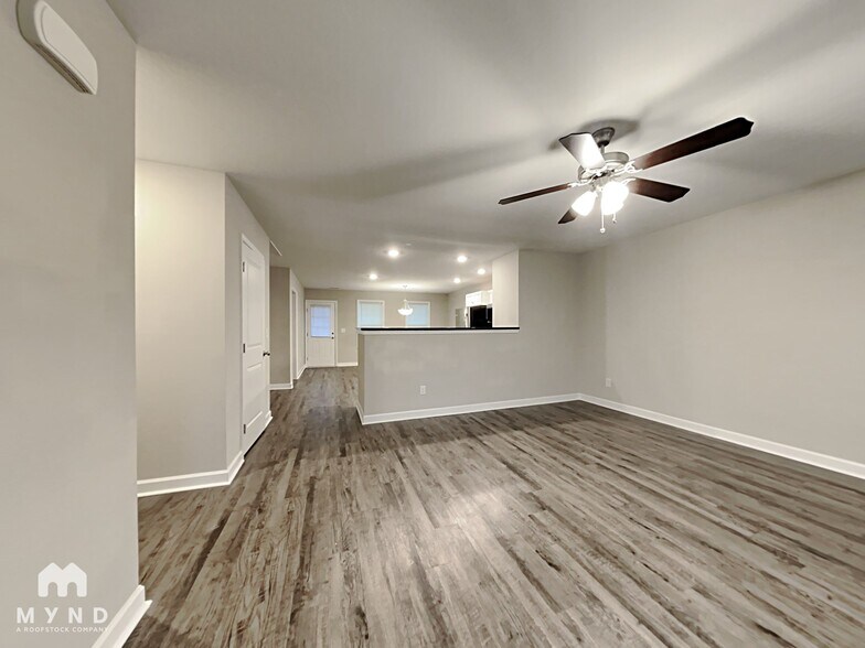 Building Photo - 782 Skyland Dr