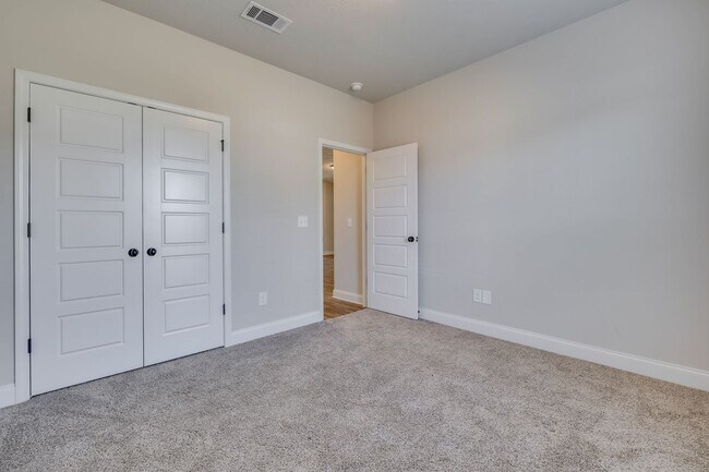 Building Photo - 340 Fox Haven Dr