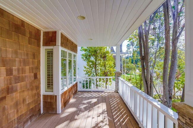 Building Photo - Beautiful 4 Bed/4 Bath Family Home w/pool - Upcoming and available in April!