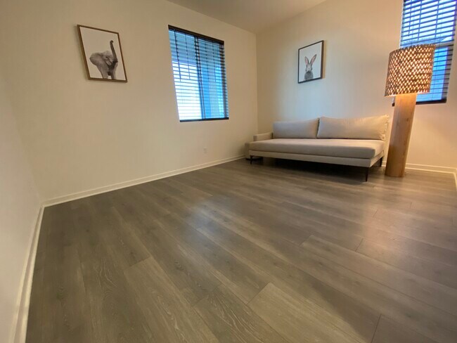 Building Photo - 45131 Landing Pl
