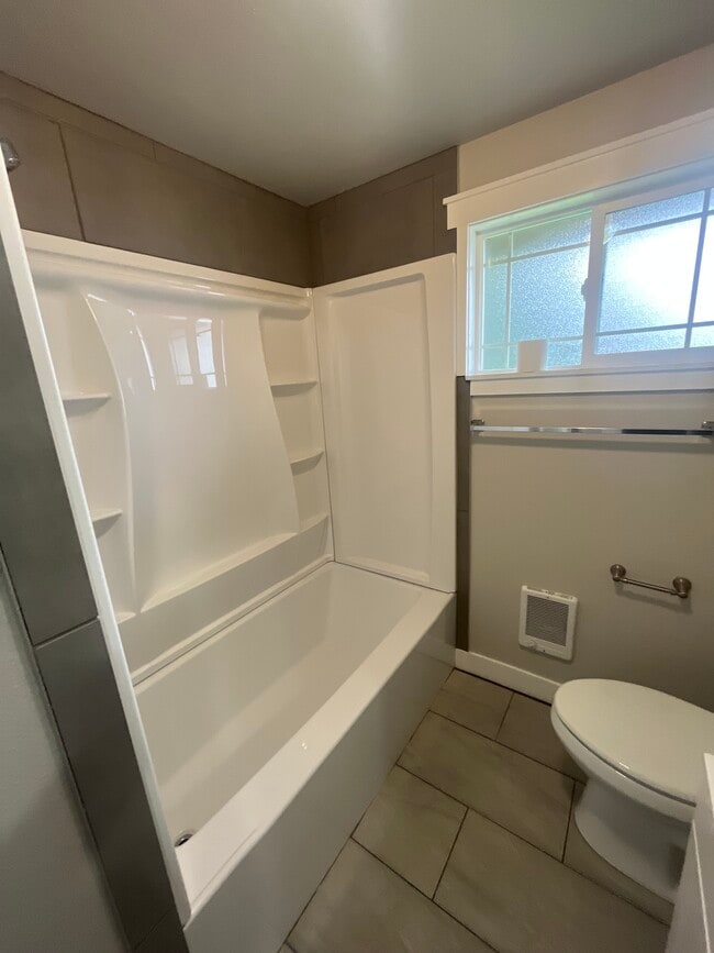 Building Photo - 13075 Avon Allen Rd