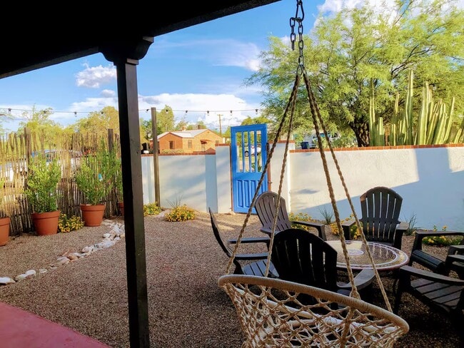 Building Photo - A true Tucson style home near the University of Arizona main campus! Must See!